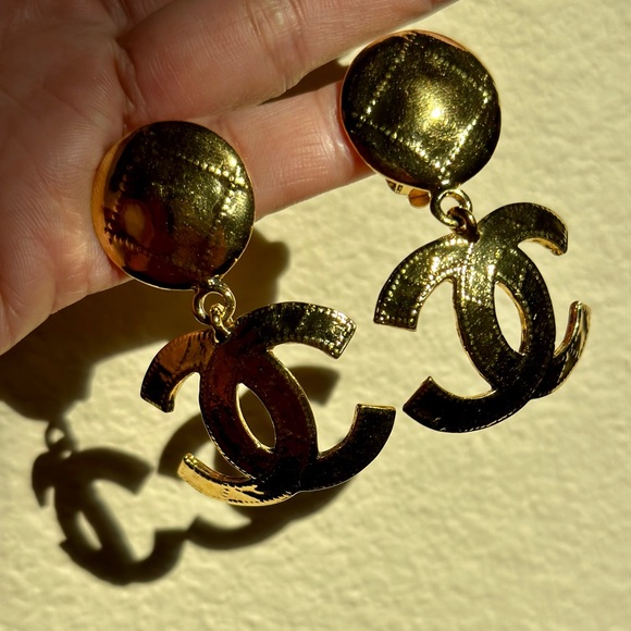 SOLD Chanel CC Hammered Dangle Earrings Clip On 1994 - Picture 13 of 14